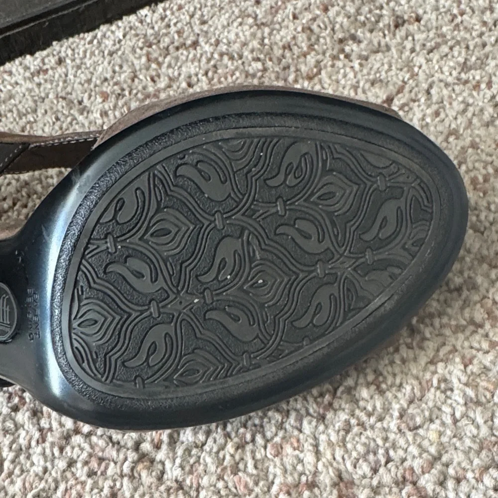 Sofft Brown Suede Women's Heels - Picture 9 of 15